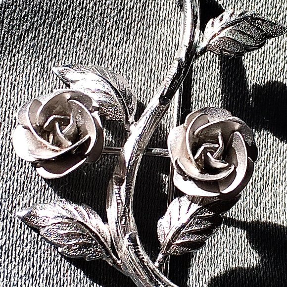 Silver Roses Broach - Picture 2 of 3